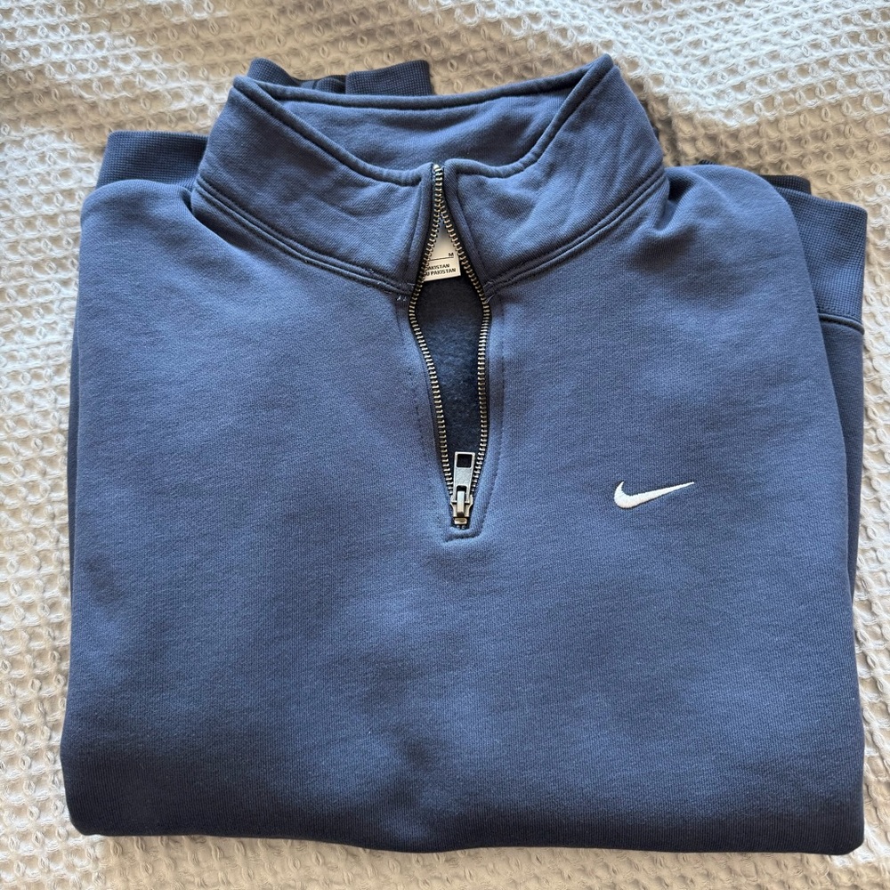 Nike Solo Swoosh Quarter-Zip Pullover